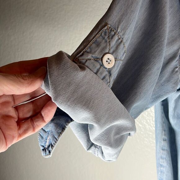 Valerie Steven’s 3/4 Sleeve Button Up Blue Jean Shirt. Light Wash. Size PM - Picture 3 of 11